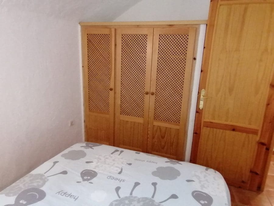 5 sypialnia Dom w skale na sprzedaż w Cortes de Baza - 115 000 € (Ref: 8707434)