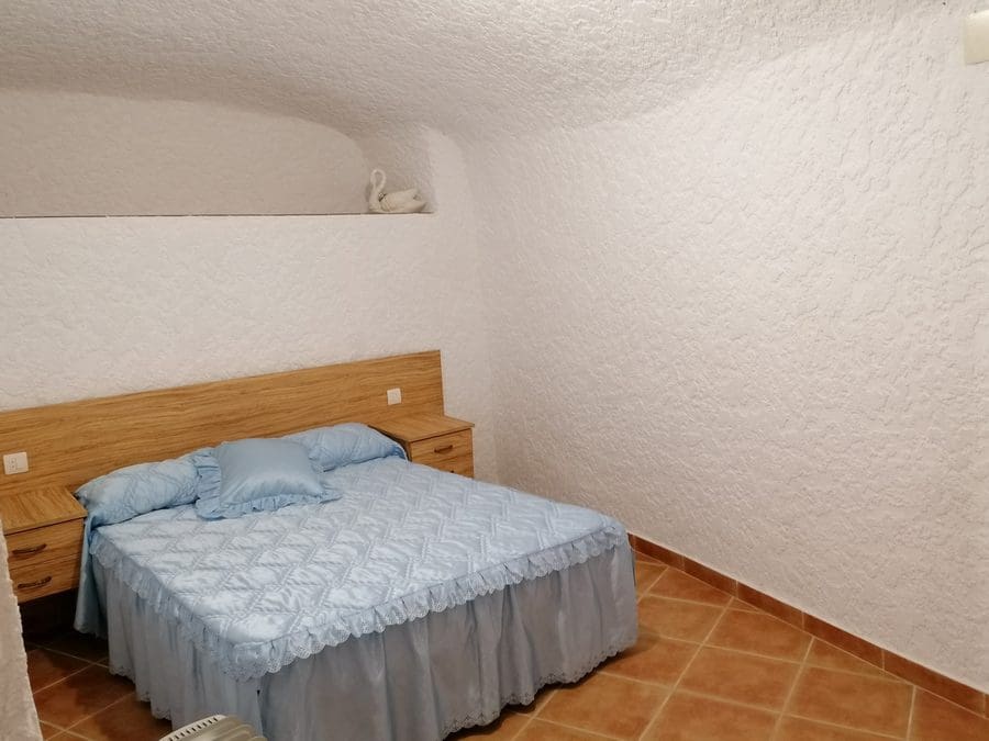 5 sypialnia Dom w skale na sprzedaż w Cortes de Baza - 115 000 € (Ref: 8707434)