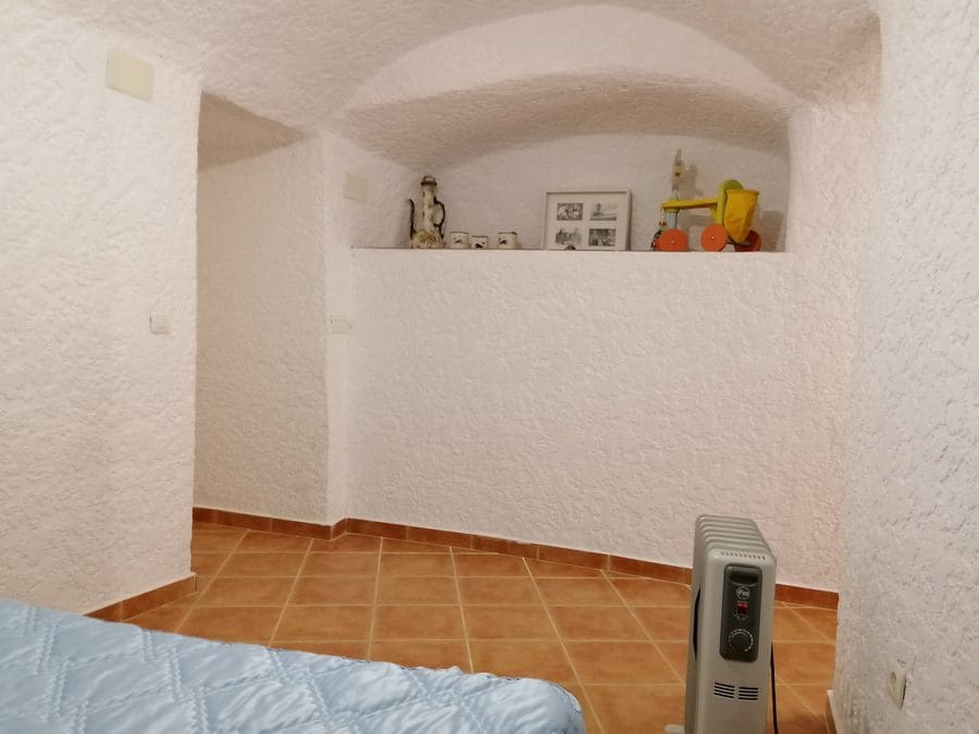 5 sypialnia Dom w skale na sprzedaż w Cortes de Baza - 115 000 € (Ref: 8707434)