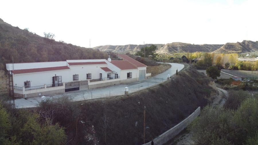 5 sypialnia Dom w skale na sprzedaż w Cortes de Baza - 115 000 € (Ref: 8707434)