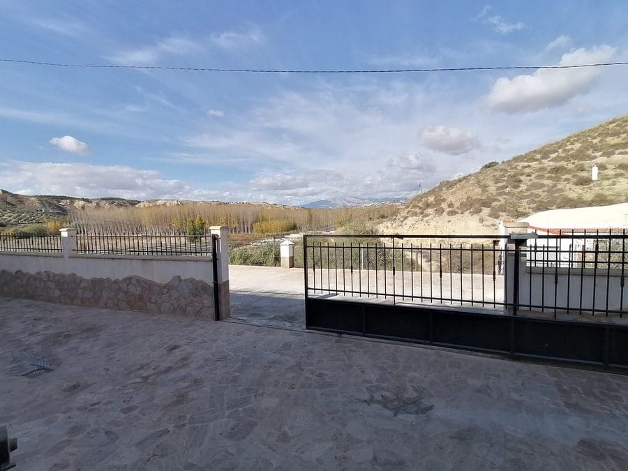 5 sypialnia Dom w skale na sprzedaż w Cortes de Baza - 115 000 € (Ref: 8707434)