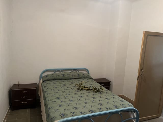 5 soveværelse Finca/Landehus til salg i Baza med swimmingpool - € 159.000 (Ref: 8758562)