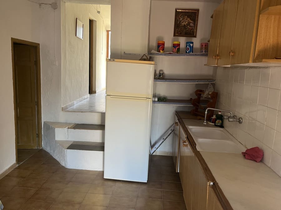 5 bedroom Finca/Country House for sale in Baza with pool - € 159,000 (Ref: 8758562)