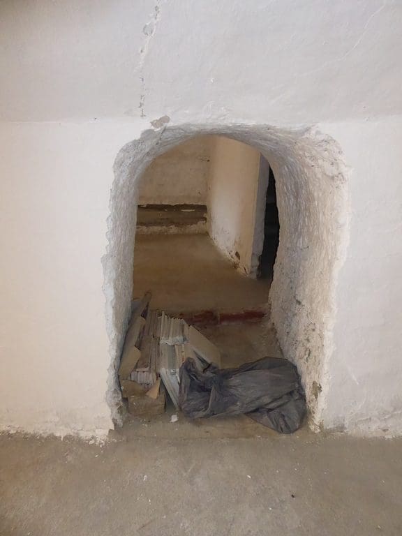 3 makuuhuone Luolatalo myytävänä paikassa Baza - 39 000 € (Ref: 8807481)