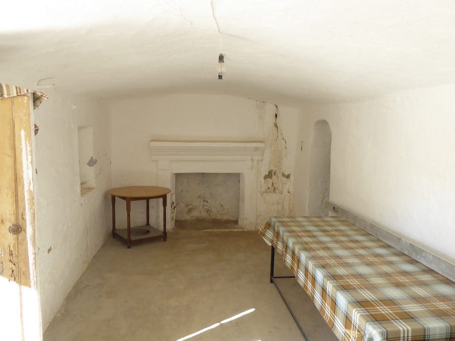 3 makuuhuone Luolatalo myytävänä paikassa Baza - 39 000 € (Ref: 8807481)