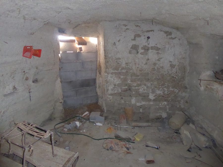 3 makuuhuone Luolatalo myytävänä paikassa Baza - 39 000 € (Ref: 8807481)