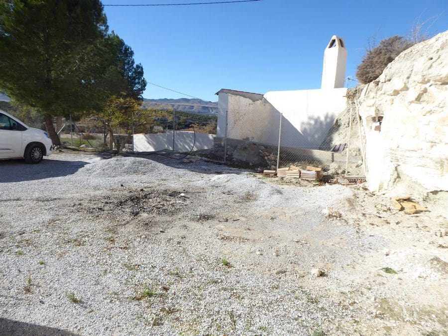 3 makuuhuone Luolatalo myytävänä paikassa Baza - 39 000 € (Ref: 8807481)