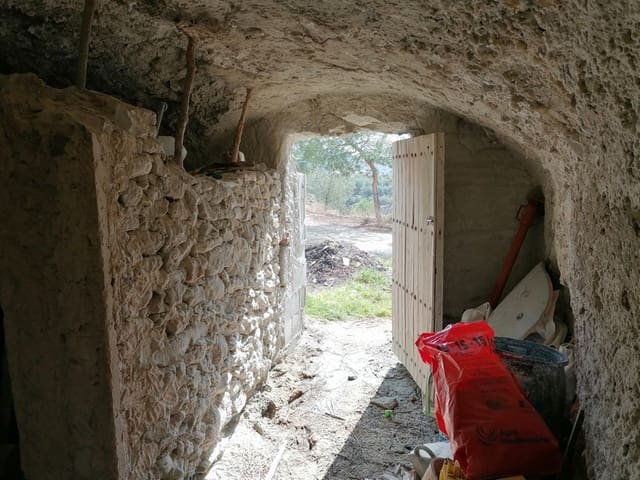 5 bedroom Cave House for sale in Cúllar - € 68,000 (Ref: 8856707)