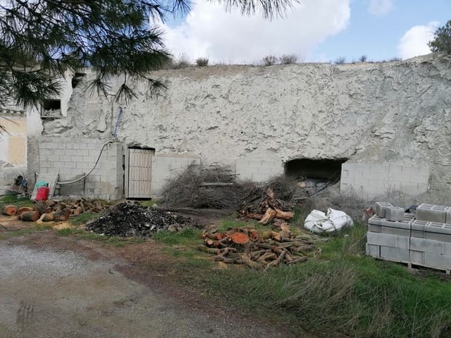 5 bedroom Cave House for sale in Cúllar - € 68,000 (Ref: 8856707)