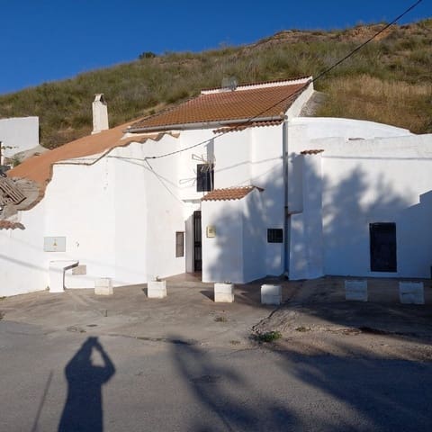 2 soveværelse Hulehus til salg i Fontanar, Pozo Alcón - € 27.500 (Ref: 8940768)