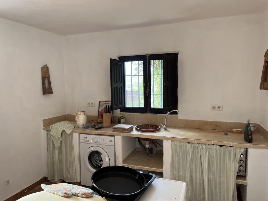 7 bedroom Cave House for sale in Cortes de Baza - € 195,000 (Ref: 8953811)