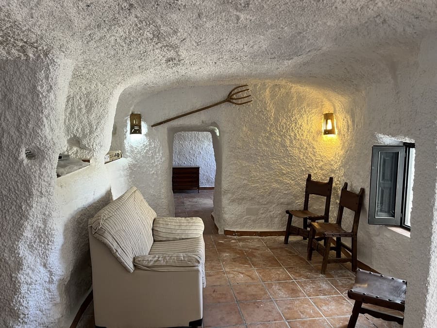 7 bedroom Cave House for sale in Cortes de Baza - € 195,000 (Ref: 8953811)