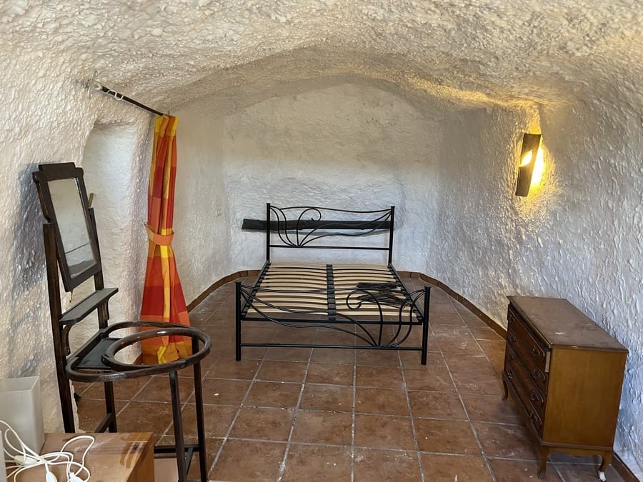 7 bedroom Cave House for sale in Cortes de Baza - € 195,000 (Ref: 8953811)