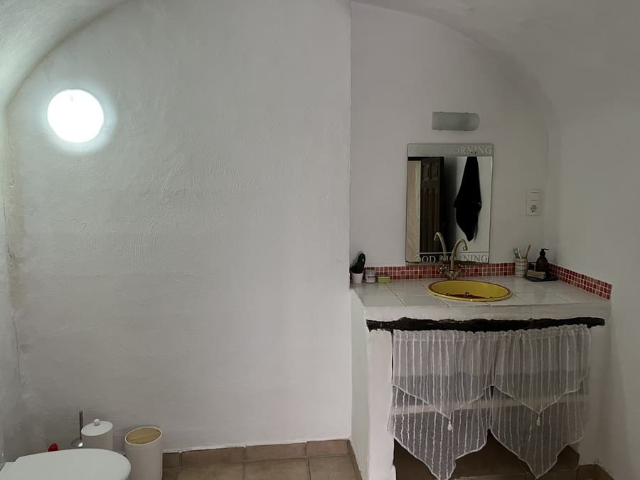 7 bedroom Cave House for sale in Cortes de Baza - € 195,000 (Ref: 8953811)