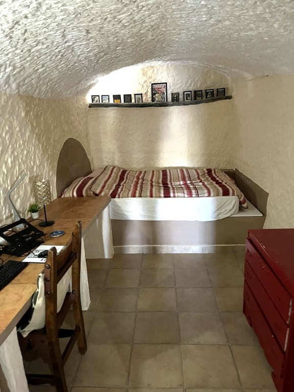 7 bedroom Cave House for sale in Cortes de Baza - € 195,000 (Ref: 8953811)