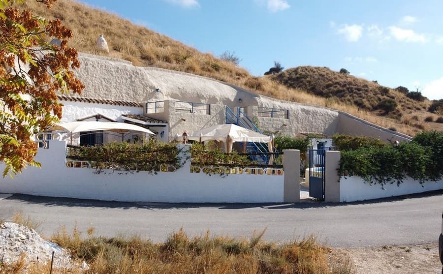 7 bedroom Cave House for sale in Cortes de Baza - € 195,000 (Ref: 8953811)