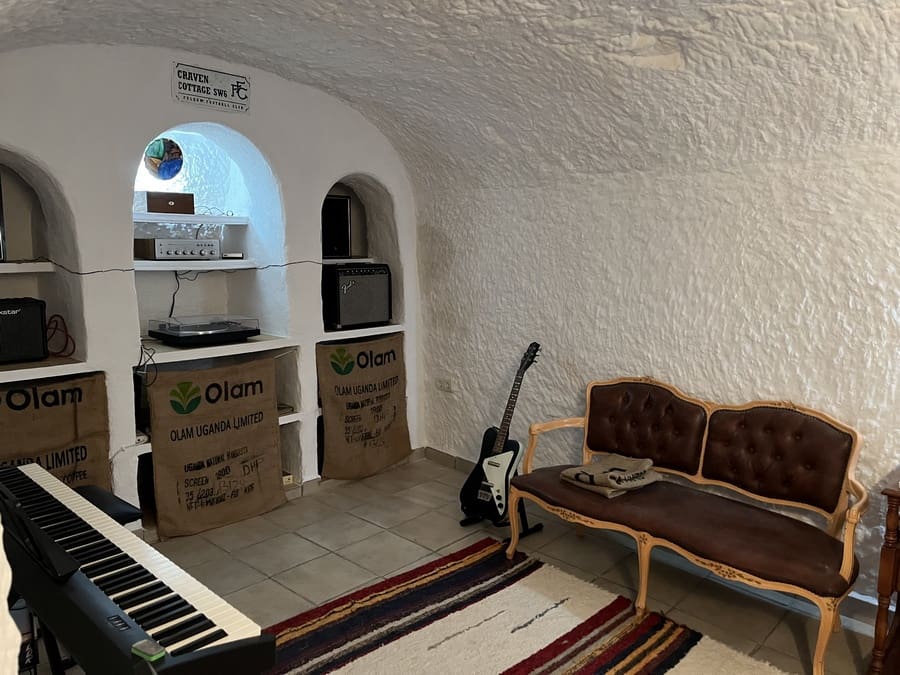 7 bedroom Cave House for sale in Cortes de Baza - € 195,000 (Ref: 8953811)