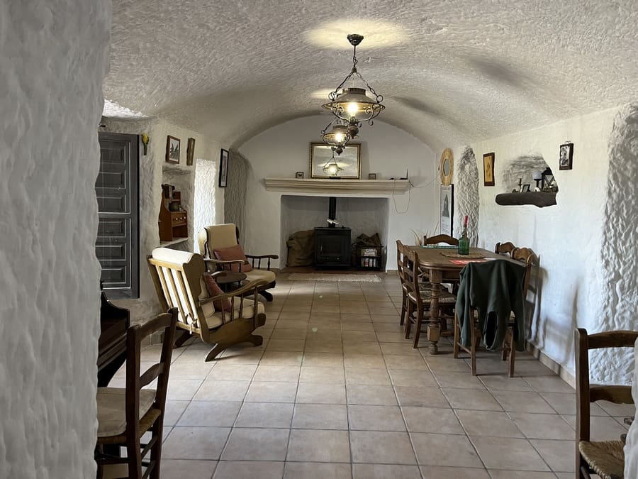 7 bedroom Cave House for sale in Cortes de Baza - € 195,000 (Ref: 8953811)