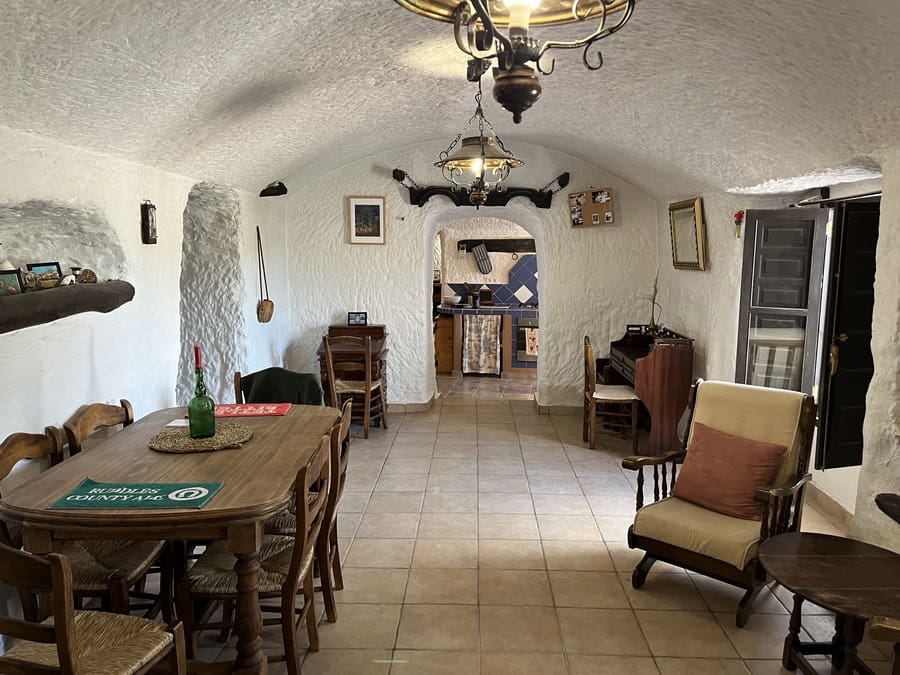 7 bedroom Cave House for sale in Cortes de Baza - € 195,000 (Ref: 8953811)