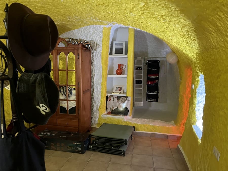 7 bedroom Cave House for sale in Cortes de Baza - € 195,000 (Ref: 8953811)