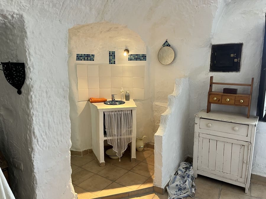 7 bedroom Cave House for sale in Cortes de Baza - € 195,000 (Ref: 8953811)