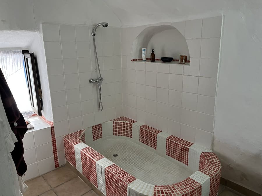 7 bedroom Cave House for sale in Cortes de Baza - € 195,000 (Ref: 8953811)