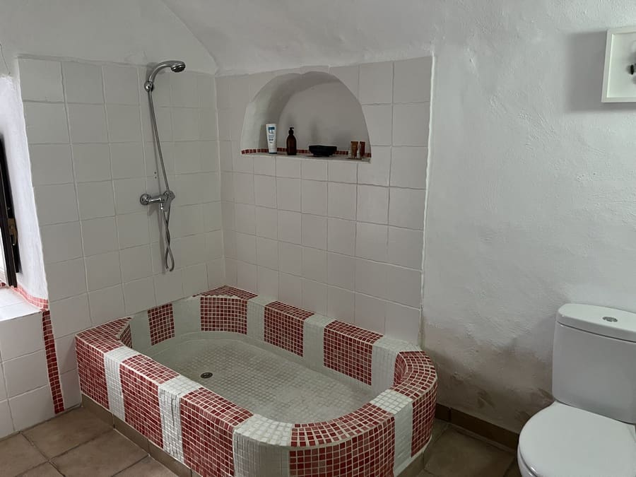 7 bedroom Cave House for sale in Cortes de Baza - € 195,000 (Ref: 8953811)