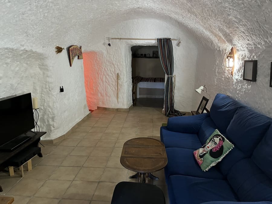 7 bedroom Cave House for sale in Cortes de Baza - € 195,000 (Ref: 8953811)