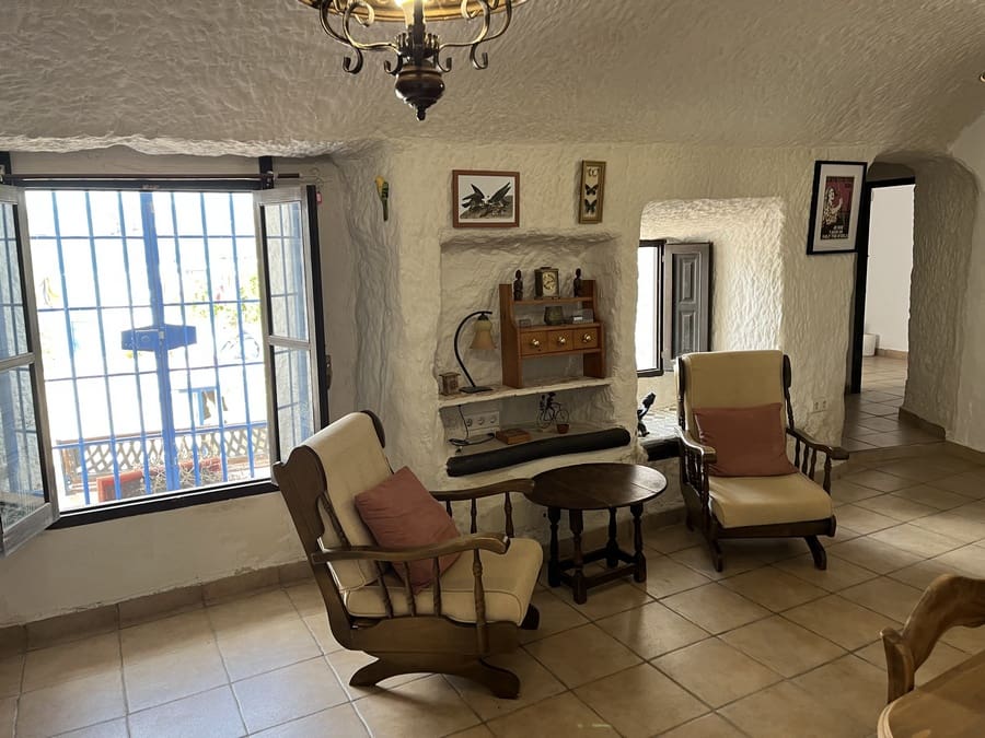 7 bedroom Cave House for sale in Cortes de Baza - € 195,000 (Ref: 8953811)