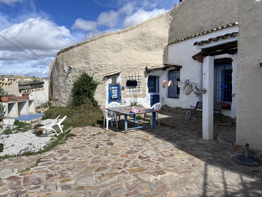 7 bedroom Cave House for sale in Cortes de Baza - € 195,000 (Ref: 8953811)