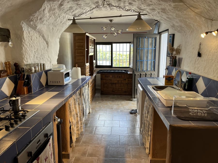 7 bedroom Cave House for sale in Cortes de Baza - € 195,000 (Ref: 8953811)