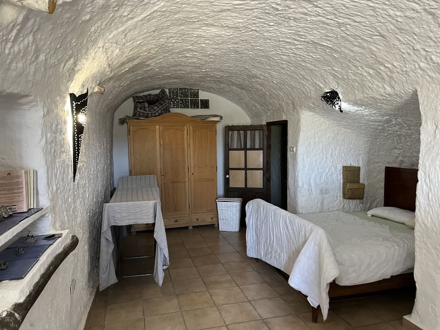 7 bedroom Cave House for sale in Cortes de Baza - € 195,000 (Ref: 8953811)