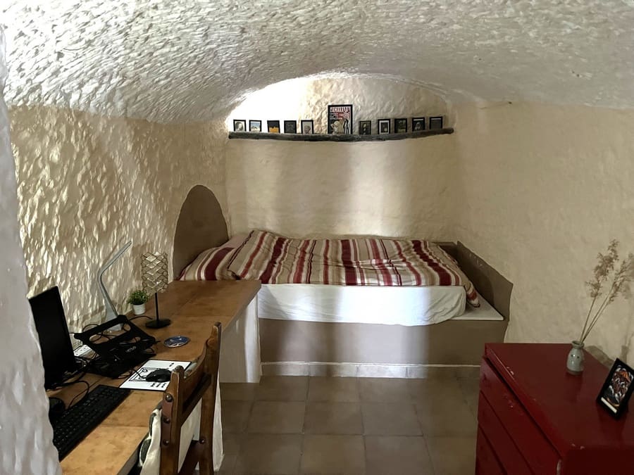 7 bedroom Cave House for sale in Cortes de Baza - € 195,000 (Ref: 8953811)