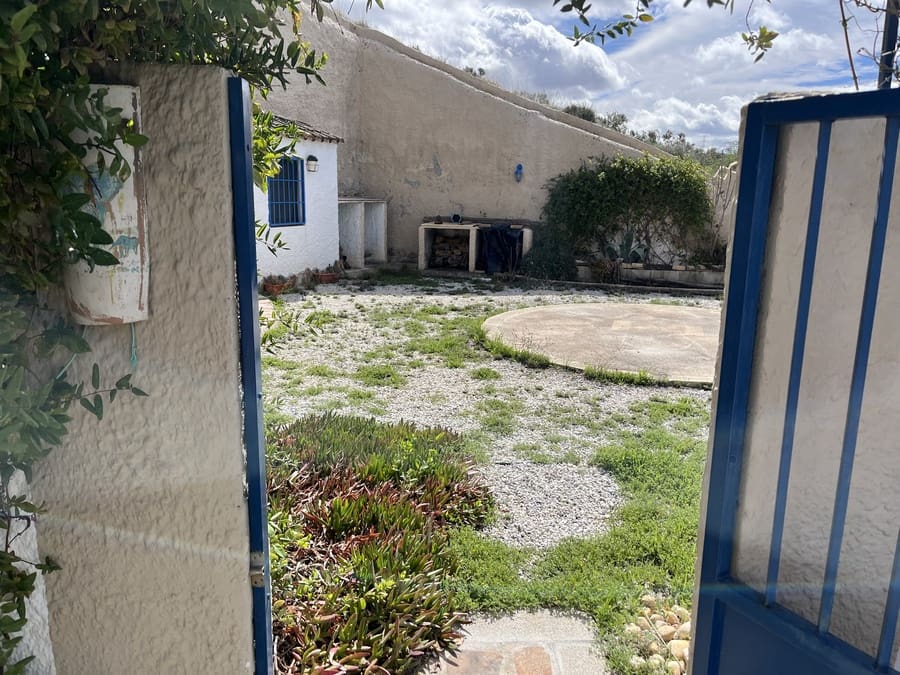 7 bedroom Cave House for sale in Cortes de Baza - € 195,000 (Ref: 8953811)