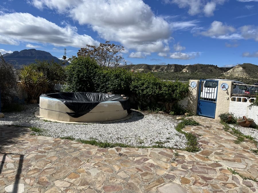 7 bedroom Cave House for sale in Cortes de Baza - € 195,000 (Ref: 8953811)