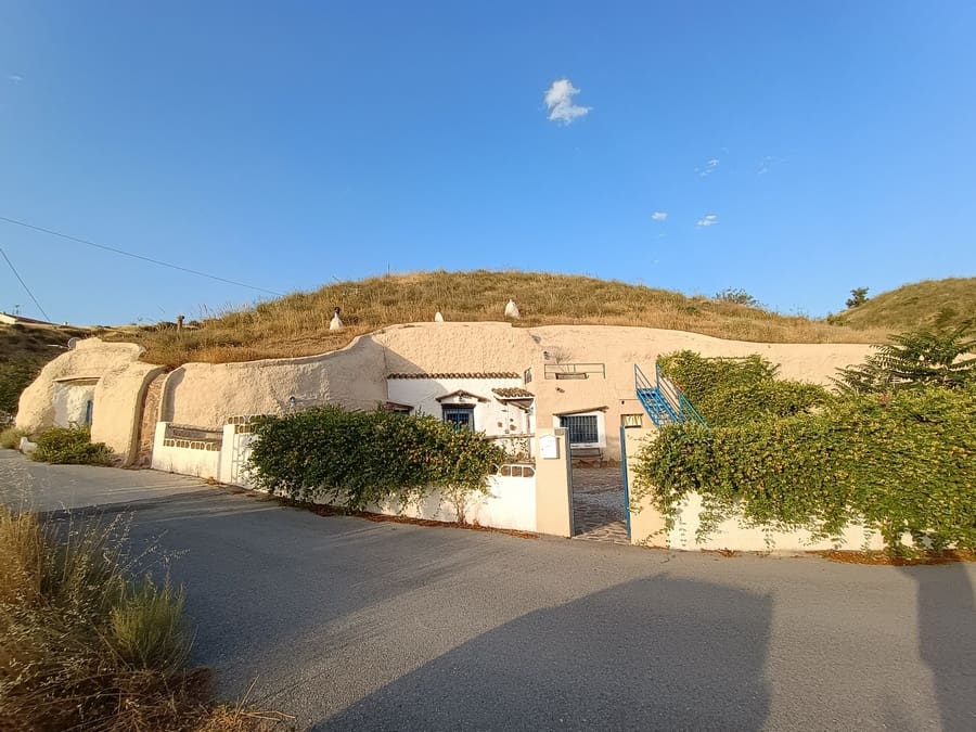 7 bedroom Cave House for sale in Cortes de Baza - € 195,000 (Ref: 8953811)