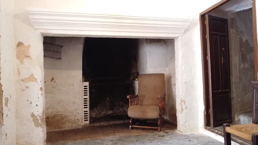 6 slaapkamer Huis te koop in Benamaurel - € 64.000 (Ref: 9135920)