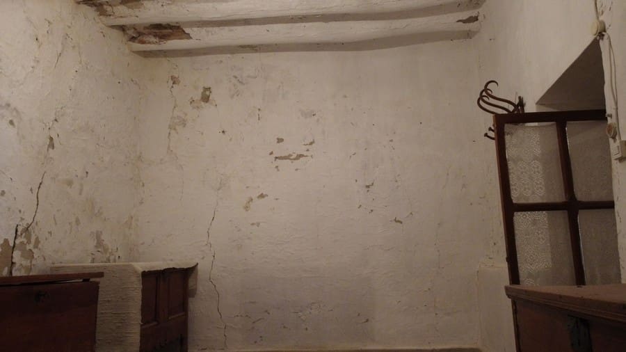 6 slaapkamer Huis te koop in Benamaurel - € 64.000 (Ref: 9135920)