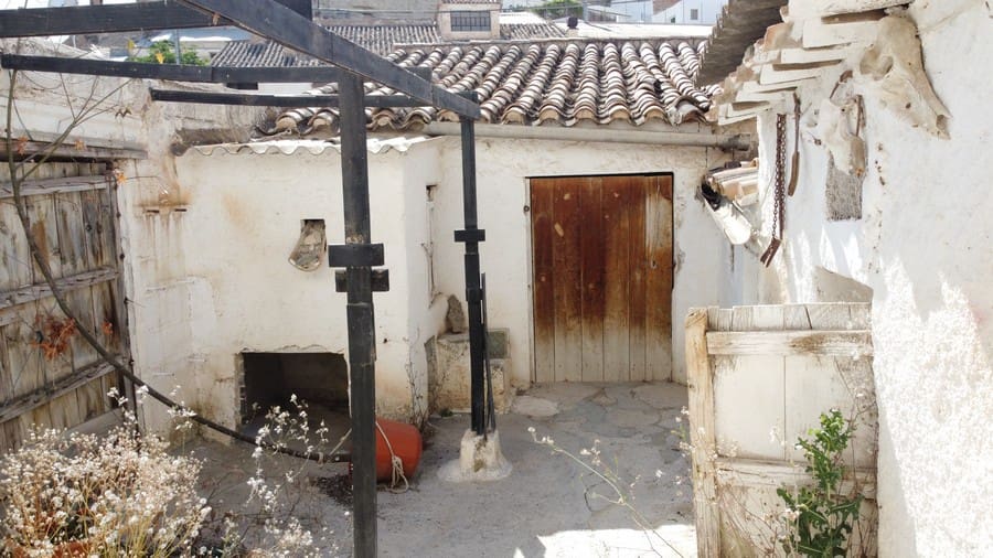 6 slaapkamer Huis te koop in Benamaurel - € 64.000 (Ref: 9135920)