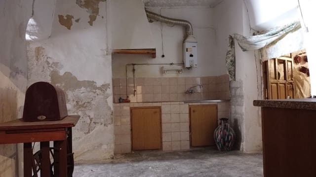 6 soveværelse Byhus til salg i Benamaurel - € 64.000 (Ref: 9135920)