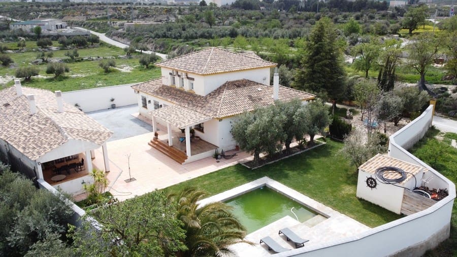 4 soveværelse Finca/Landehus til salg i Zujar med swimmingpool - € 340.000 (Ref: 9230680)