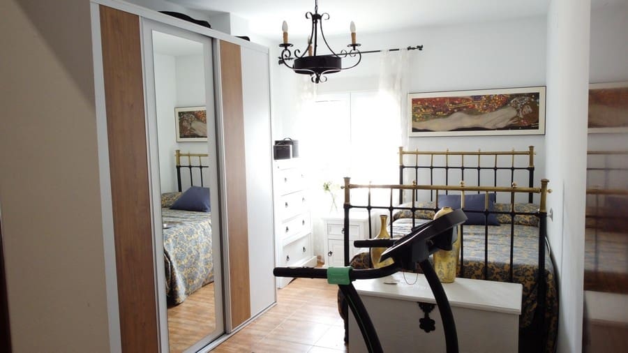 4 soveværelse Finca/Landehus til salg i Zujar med swimmingpool - € 340.000 (Ref: 9230680)