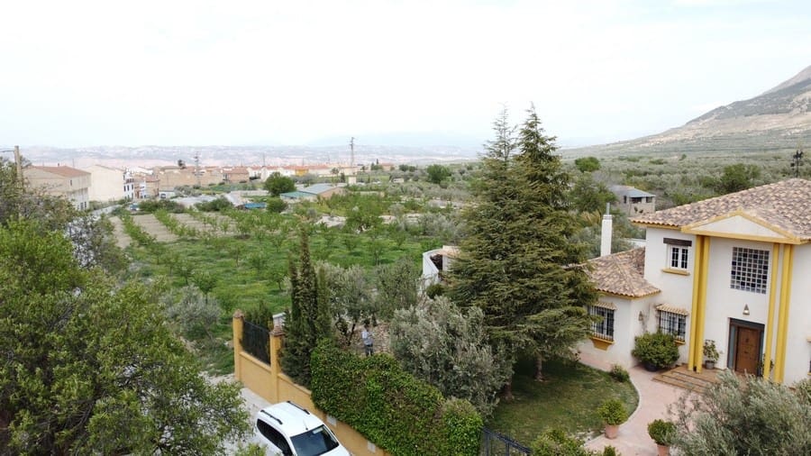 4 soveværelse Finca/Landehus til salg i Zujar med swimmingpool - € 340.000 (Ref: 9230680)