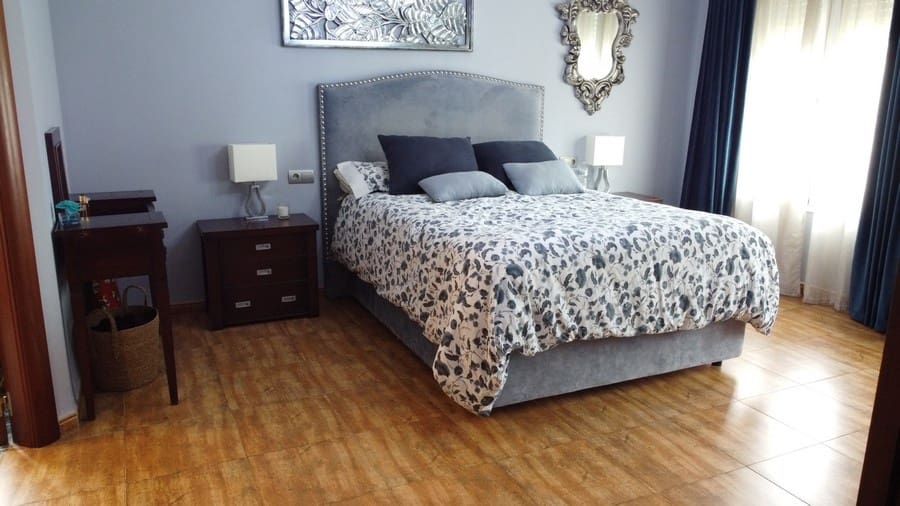 4 soveværelse Finca/Landehus til salg i Zujar med swimmingpool - € 340.000 (Ref: 9230680)