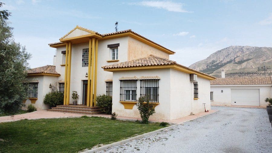 Finca/Casa Rural de 4 habitaciones en Zújar en venta - 299.995 € (Ref: 9230680)