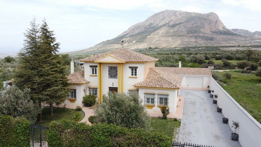 Finca/Casa Rural de 4 habitaciones en Zújar en venta - 299.995 € (Ref: 9230680)