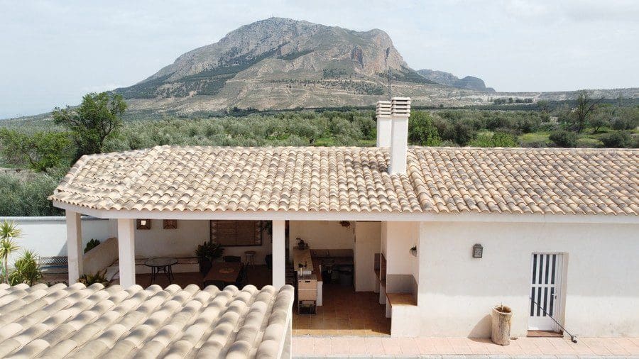 Finca/Casa Rural de 4 habitaciones en Zújar en venta - 299.995 € (Ref: 9230680)
