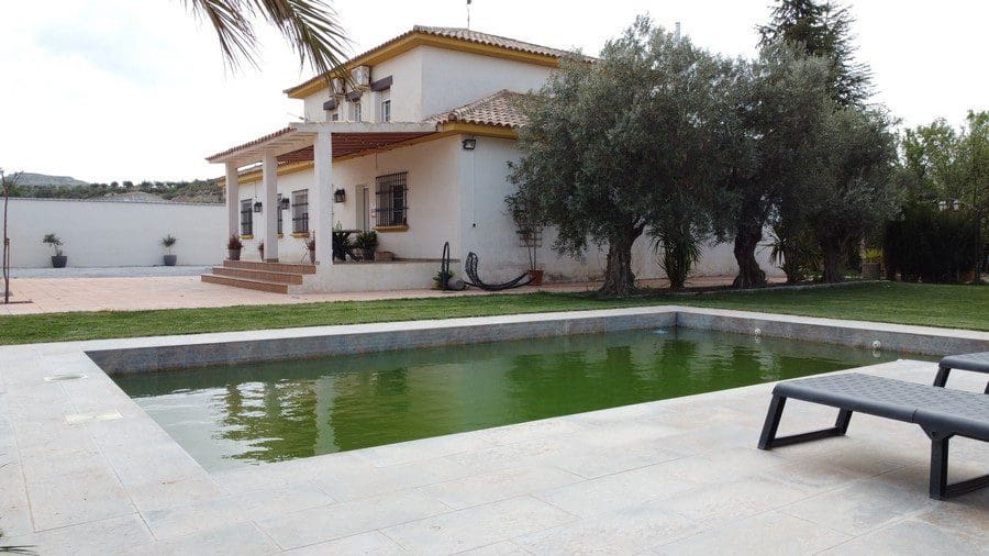 Finca/Casa Rural de 4 habitaciones en Zújar en venta - 299.995 € (Ref: 9230680)