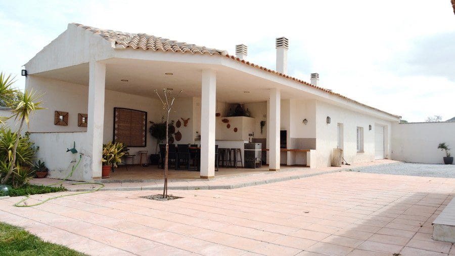Finca/Casa Rural de 4 habitaciones en Zújar en venta - 299.995 € (Ref: 9230680)