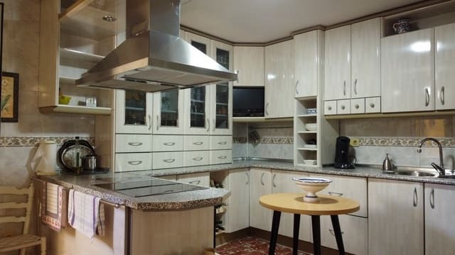 3 soveværelse Byhus til salg i Baza - € 175.000 (Ref: 9230682)